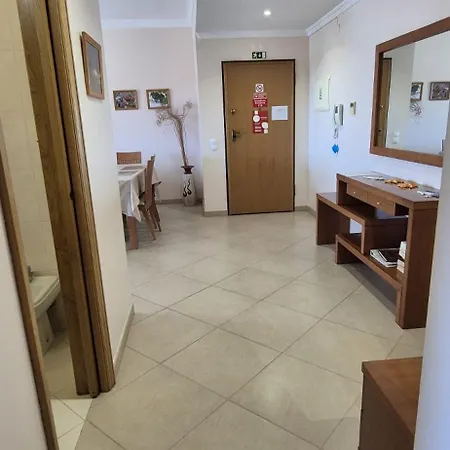 Spacious 2 Bedroom In * Албуфейра